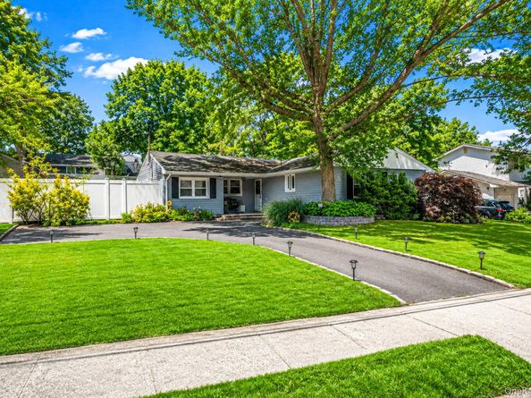 16 Valley Street, Ronkonkoma NY 11779