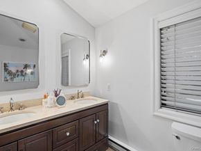 39 Chestnut Lane, Woodbury NY 11797