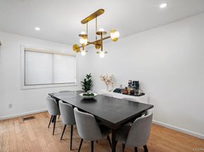 39 Chestnut Lane, Woodbury NY 11797