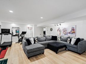 39 Chestnut Lane, Woodbury NY 11797