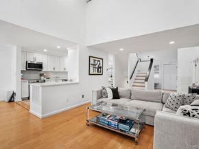 39 Chestnut Lane, Woodbury NY 11797