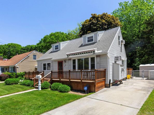 12 Leslie Lane, Massapequa NY 11758
