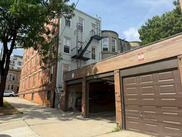 6050 Putnam Avenue, Ridgewood NY 11385