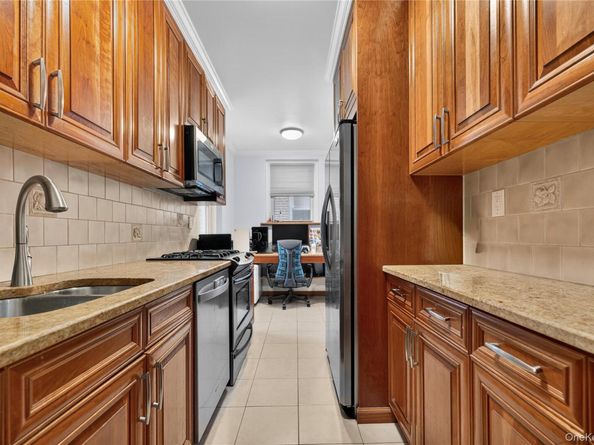 69-09 108th St 504, Forest Hills NY 11375
