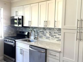 324 Post Avenue 1G, Westbury NY 11590