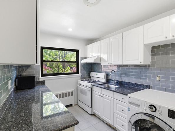 220-17 75th Avenue 85A2, Oakland Gardens NY 11364