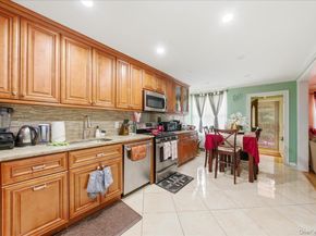 2752 Fish Avenue, Bronx NY 10469