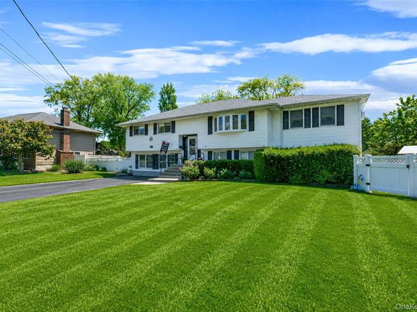 20 Rochelle Court, Amityville NY 11701