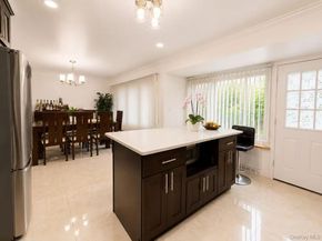 3 Carolyn Court, Syosset NY 11791