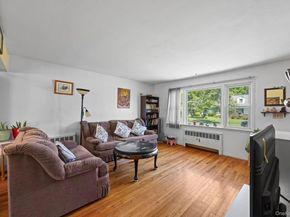 103 Nassau Drive, Albertson NY 11507