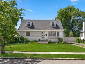 103 Nassau Drive, Albertson NY 11507
