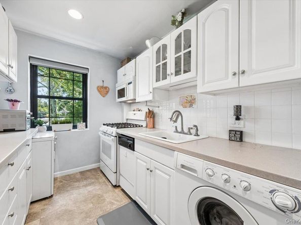 14 Manchester Road 2L, Eastchester NY 10709