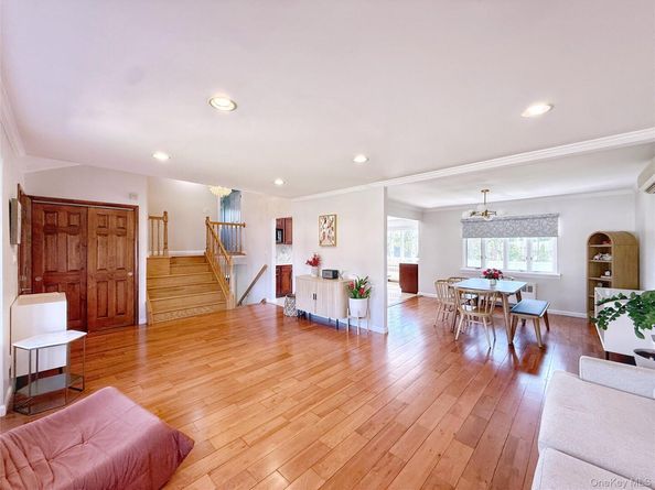311 Southwood Circle, Syosset NY 11791