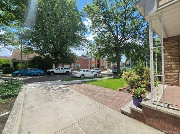 24841 Thebes Avenue, Little Neck NY 11362