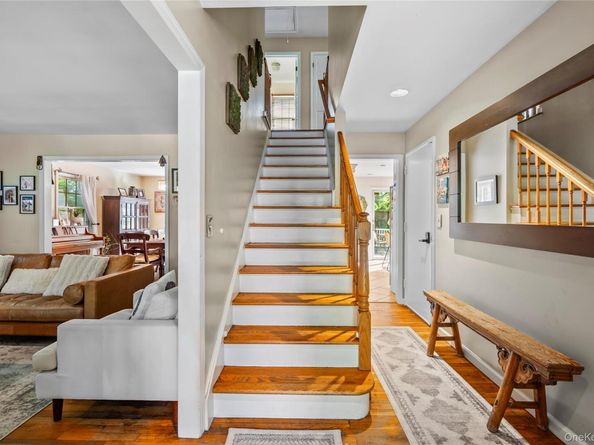 8 Burton Road, Larchmont NY 10538