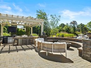 10 Magoun Road, West Islip NY 11795