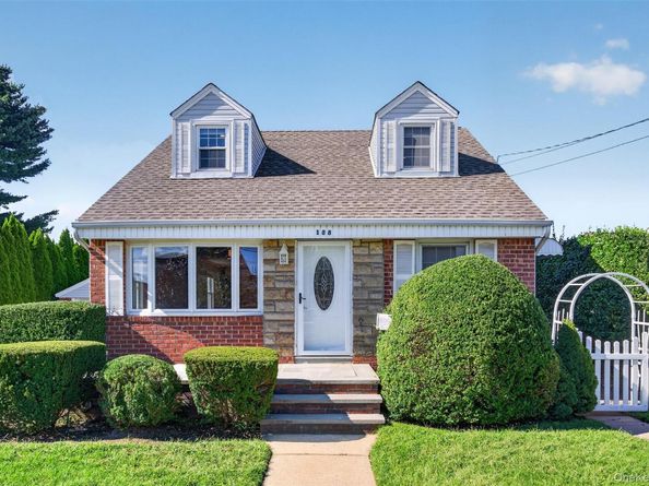 188 Arlington Street, Mineola NY 11501