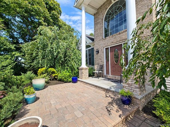 5 Keystone Court, Smithtown NY 11787