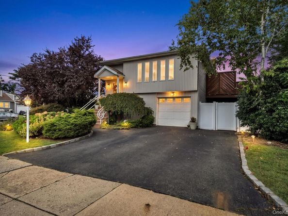 285 N Oak Street, Massapequa NY 11758