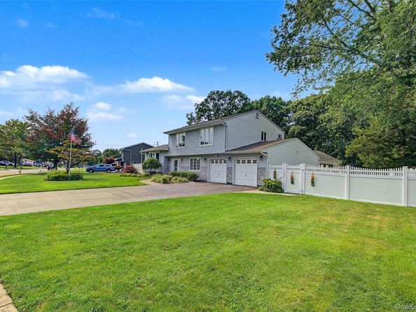105 Nathan Drive, Bohemia NY 11716