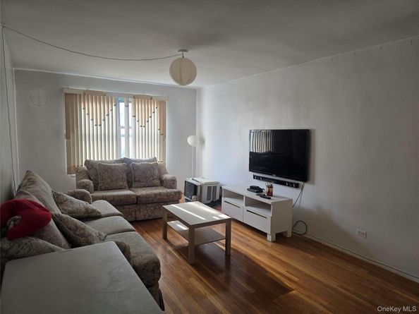 86-70 Francis Lewis A78, Holliswood NY 11427