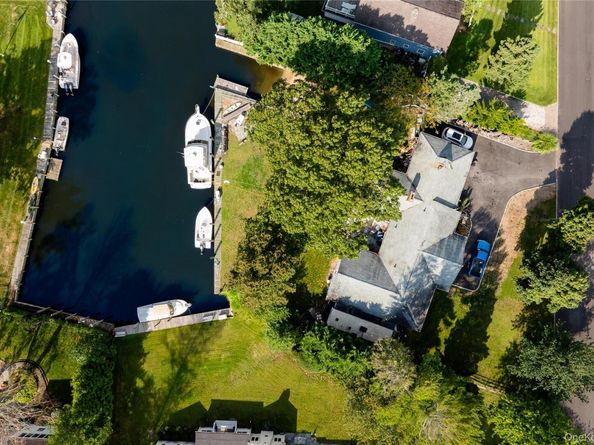 2 Gibb Lane, Islip NY 11751