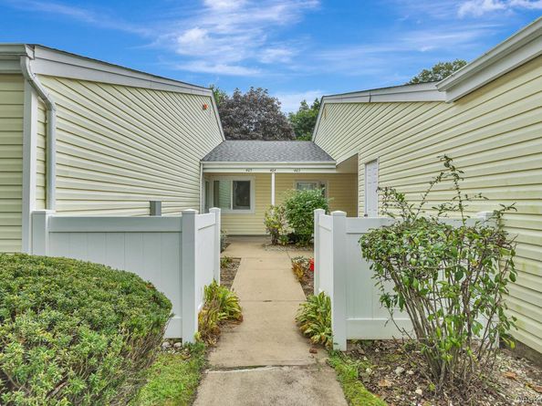 403 Cabot Court E, Saint James NY 11780