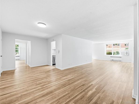 1850 211th Street 1J, Bayside NY 11360