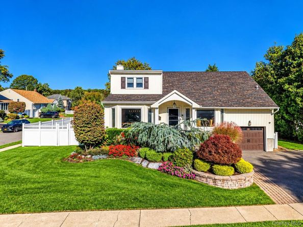 54 Richfield Street, Plainview NY 11803