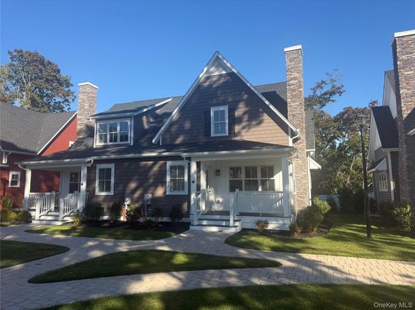 8 Willow Blu Court, East Islip NY 11730