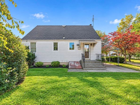 31 Charles Street, Hicksville NY 11801