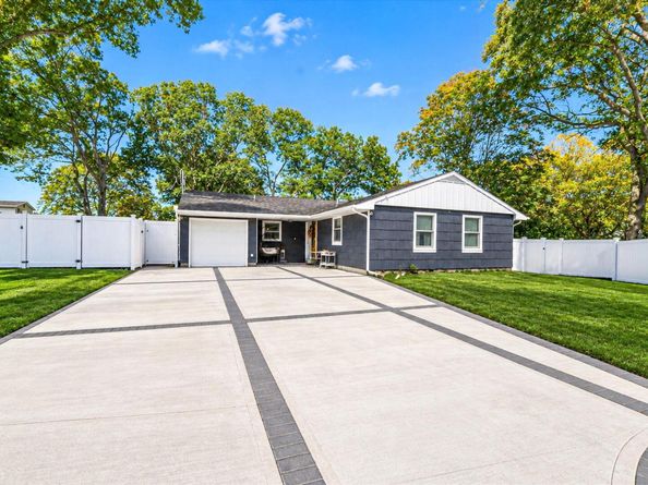 9 Hill Street, Ronkonkoma NY 11779