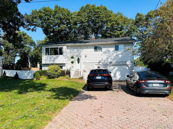 39 W Willow Street, Brentwood NY 11717