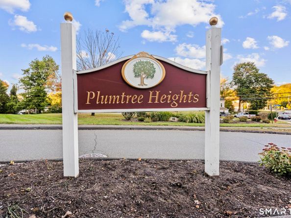 33 Deer Run 33, Bethel CT 06801