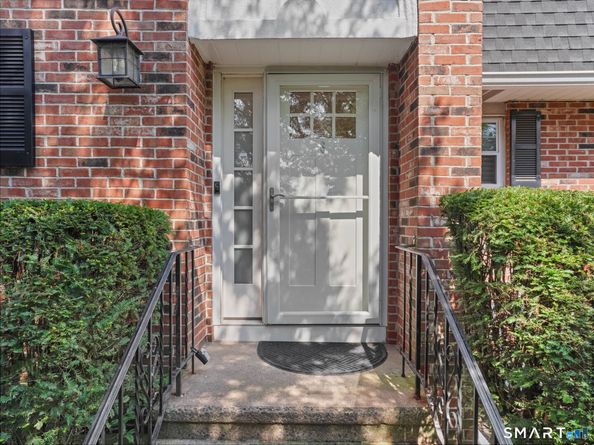 19 Colonial Road 6, Stamford CT 06906