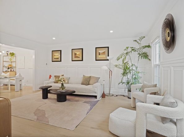 253 New Norwalk Road 5, New Canaan CT 06840