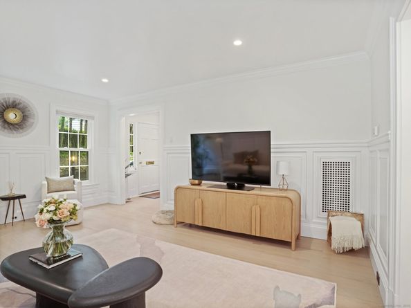 253 New Norwalk Road 5, New Canaan CT 06840