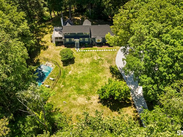 33 Old Stagecoach Road, Redding CT 06896