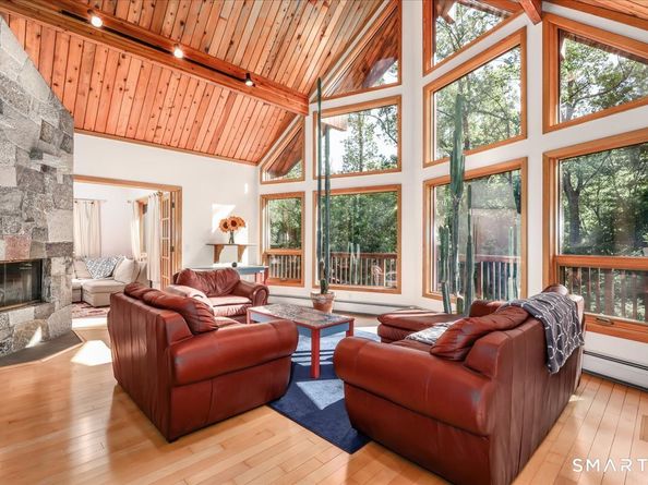 6 DogWood Park N, Danbury CT 06811