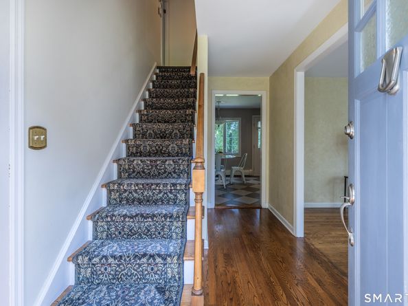 5 Grand Place, Newtown CT 06470
