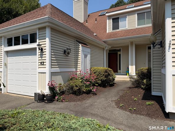 42 Summerfield Gardens 42, Shelton CT 06484