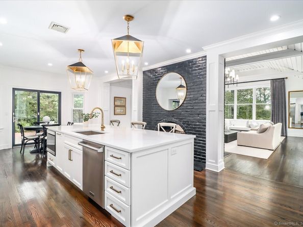 13 Old Castle Drive, Newtown CT 06470