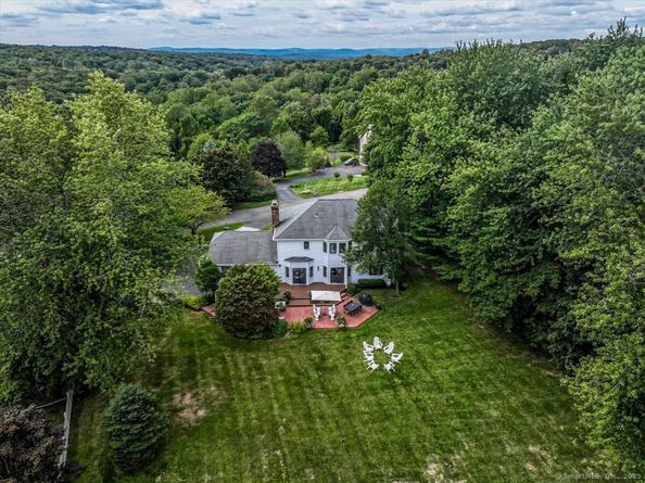 13 Old Castle Drive, Newtown CT 06470