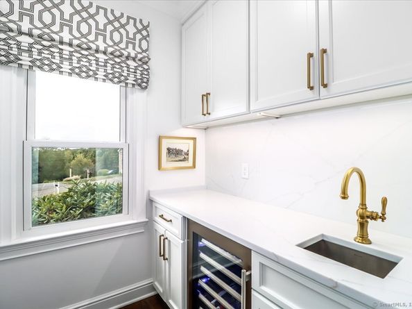 13 Old Castle Drive, Newtown CT 06470