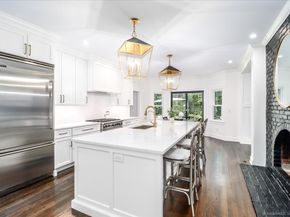 13 Old Castle Drive, Newtown CT 06470