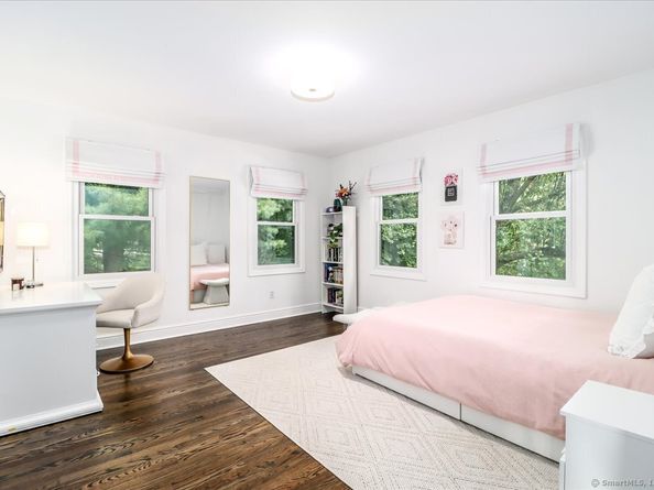 13 Old Castle Drive, Newtown CT 06470