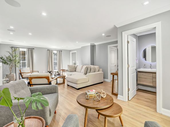 6680 Main Street, Trumbull CT 06611