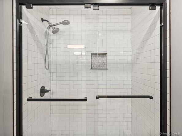 390 Charles Street APT 106, Bridgeport CT 06606