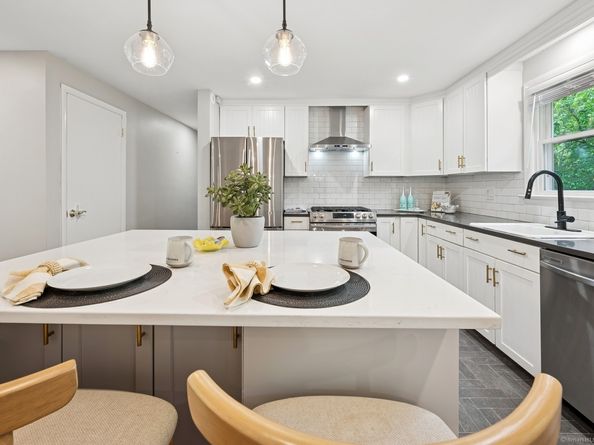 128 West Avenue, Darien CT 06820