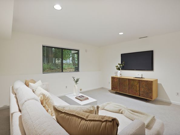 2435 Bedford Street 12B, Stamford CT 06905